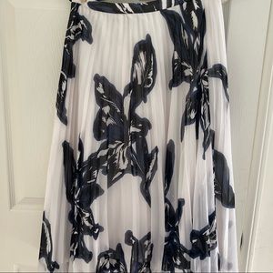 Banana republic printed pleated skirt